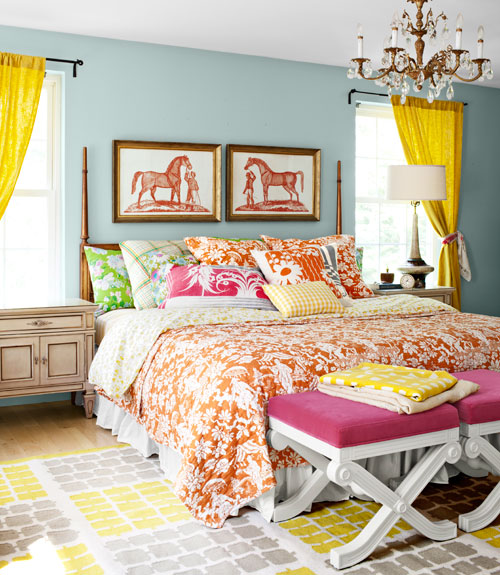 Equestrian-Decor-bright-bedroom