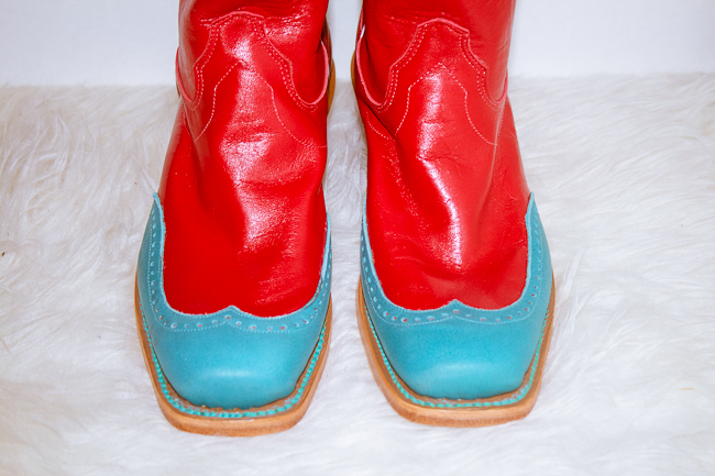 red and turquoise toe close up