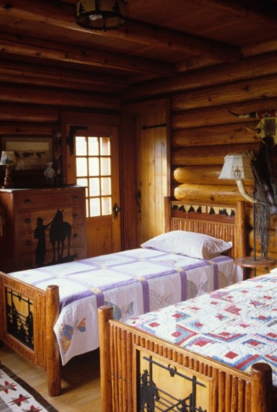 Old_lodge_bedroom