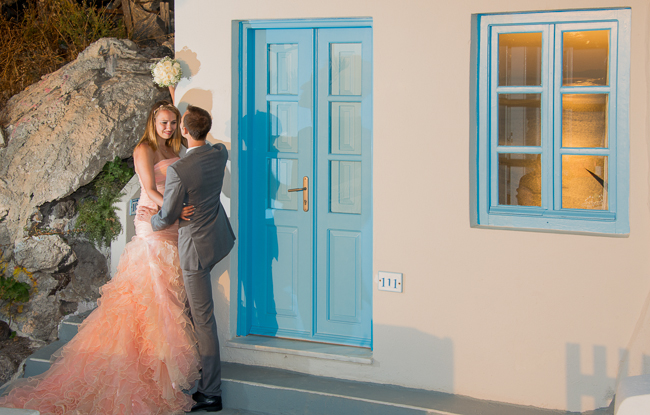 Sunset wedding photos in Santorini, Greece