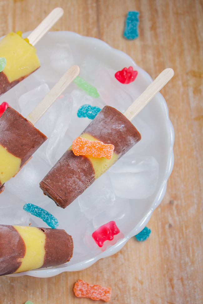 Surprise Chocolate and Vanilla Pudding Pops with Gummy Candy