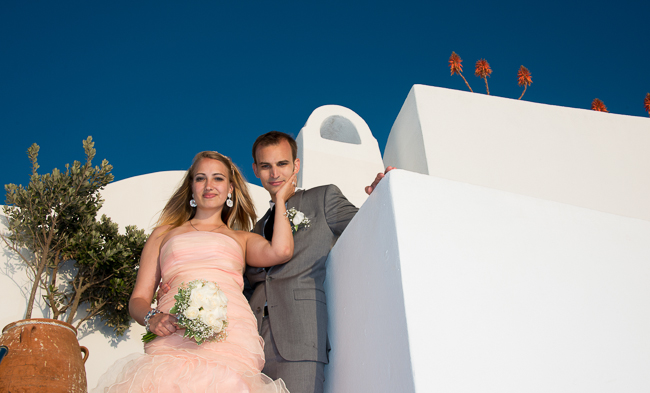 The newly weds in Santorini, Greece