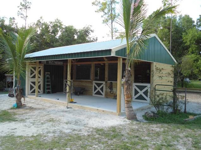 Small horse barn for warmer climates