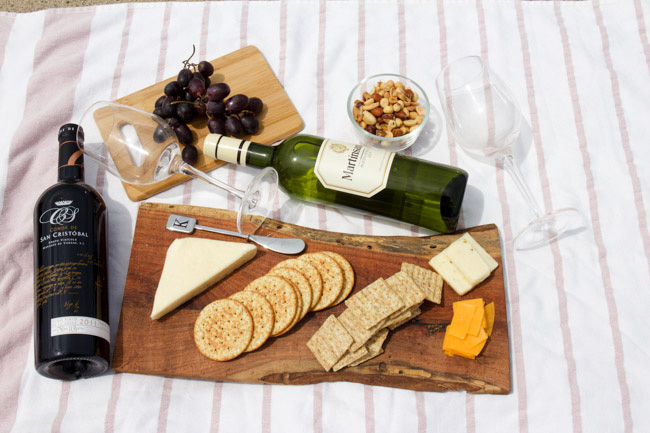 Wine with cheese and crackers
