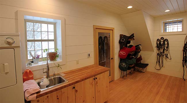 Tack room with washer and dryer
