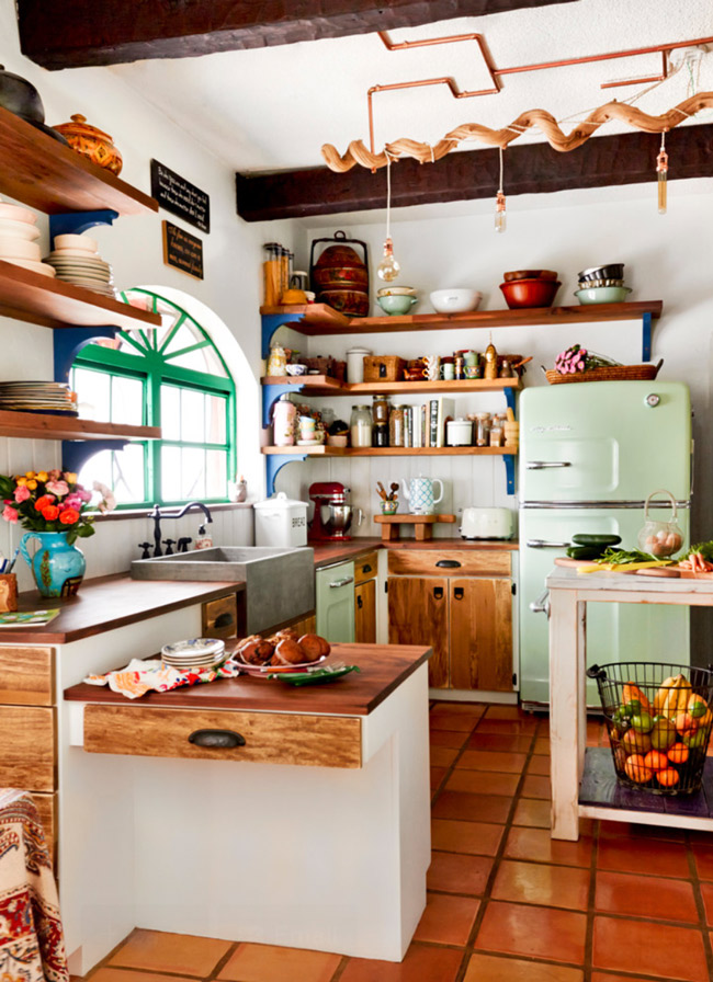 A charming and bright country kitchen