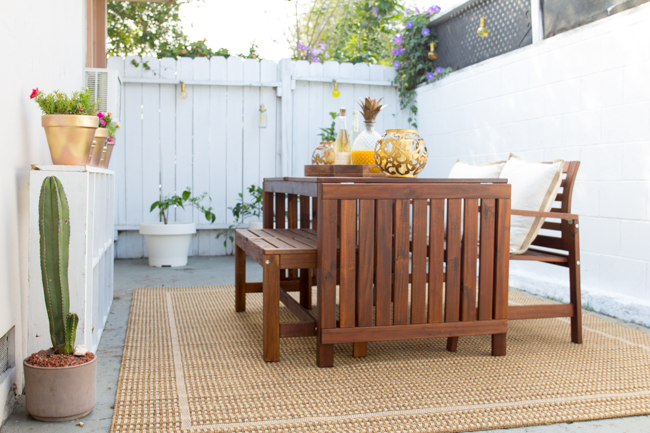 A stunning outdoor dining area gets a refresh with simple accessories